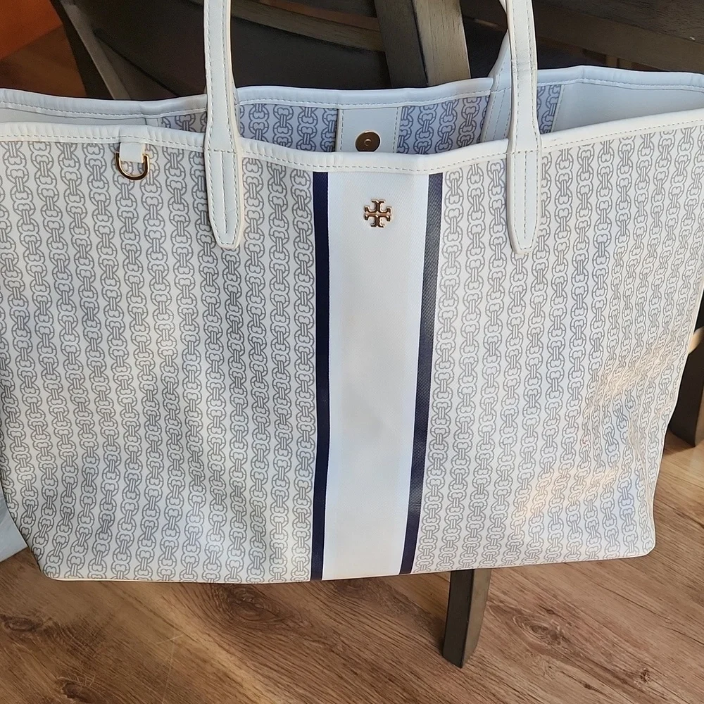 Tory Burch Gemini Link Tote - Picture 3 of 16